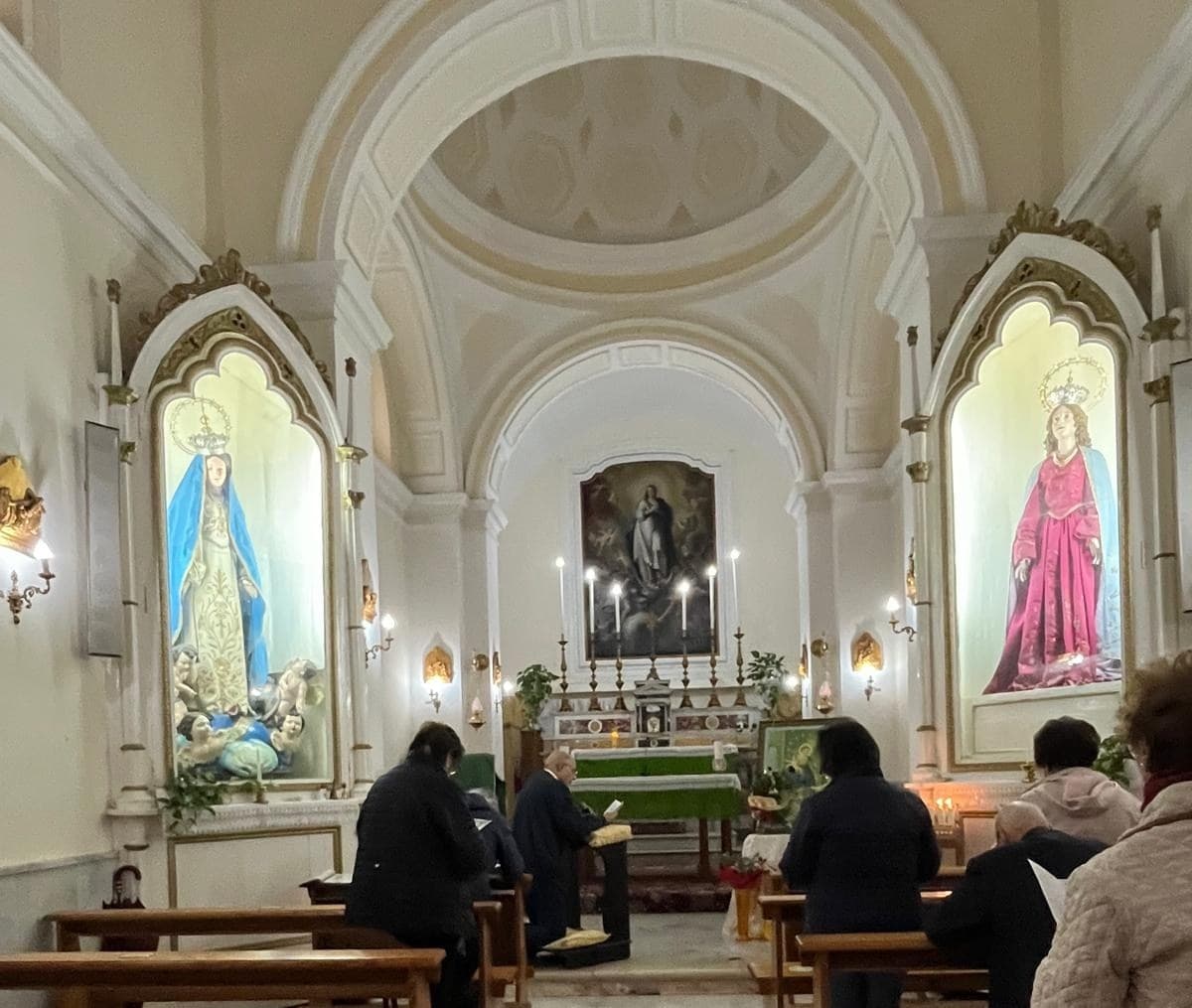 Interno della Chiesa dell'Immacolata Concezione durante una funzione