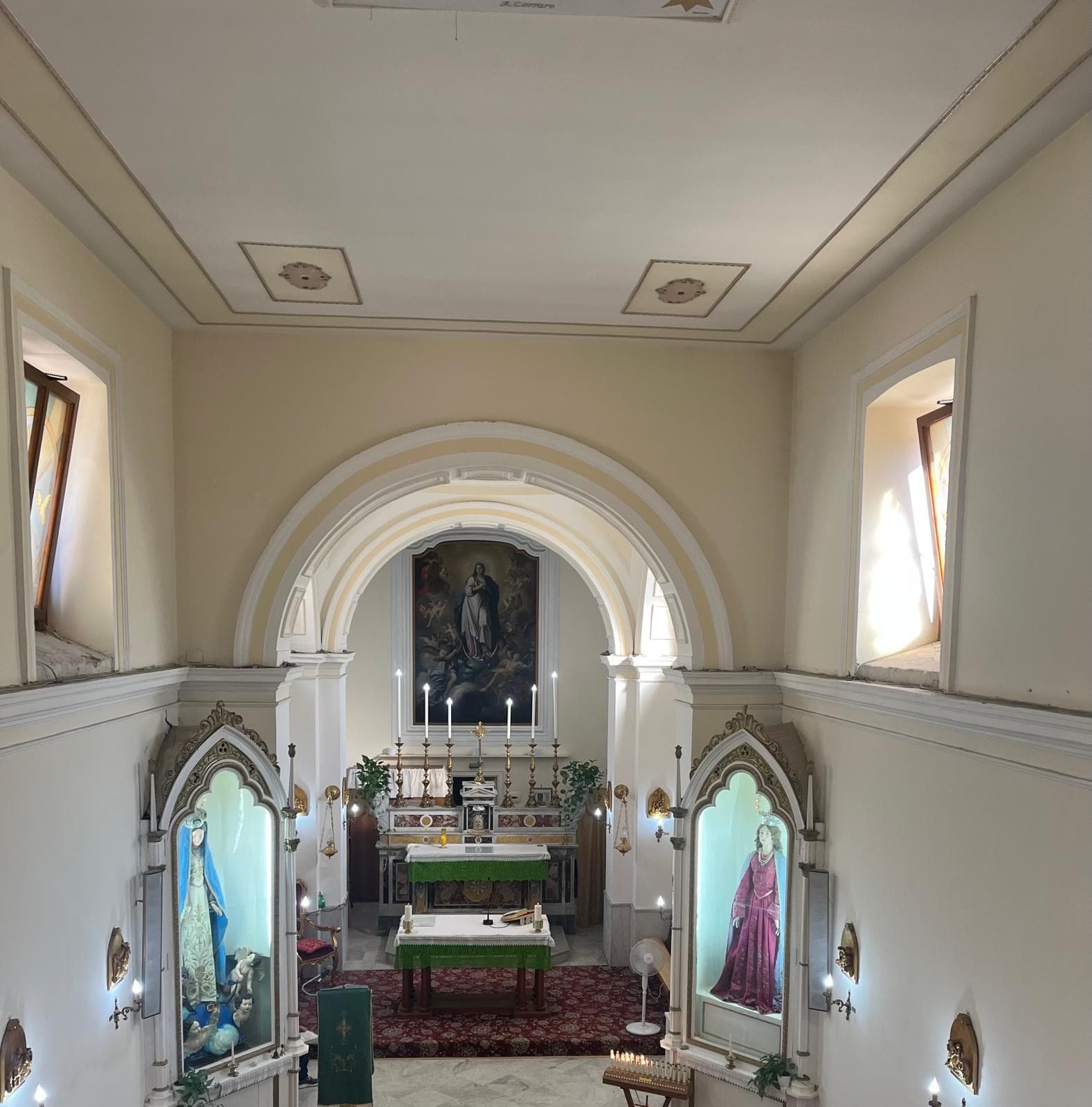 Navata e altare visti dal matroneo della Chiesa dell'Immacolata Concezione