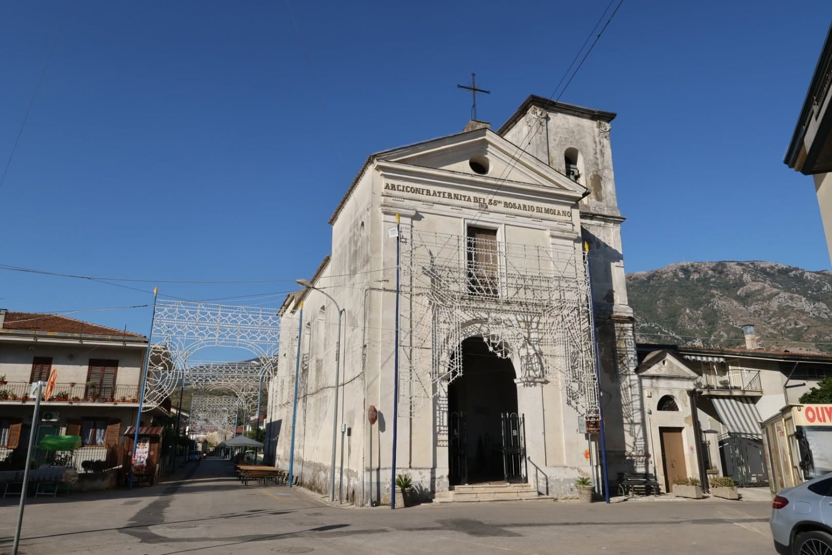 La facciata della Chiesa di San Sebastiano, sede dell'Arciconfraternita del SS. Rosario di Moiano