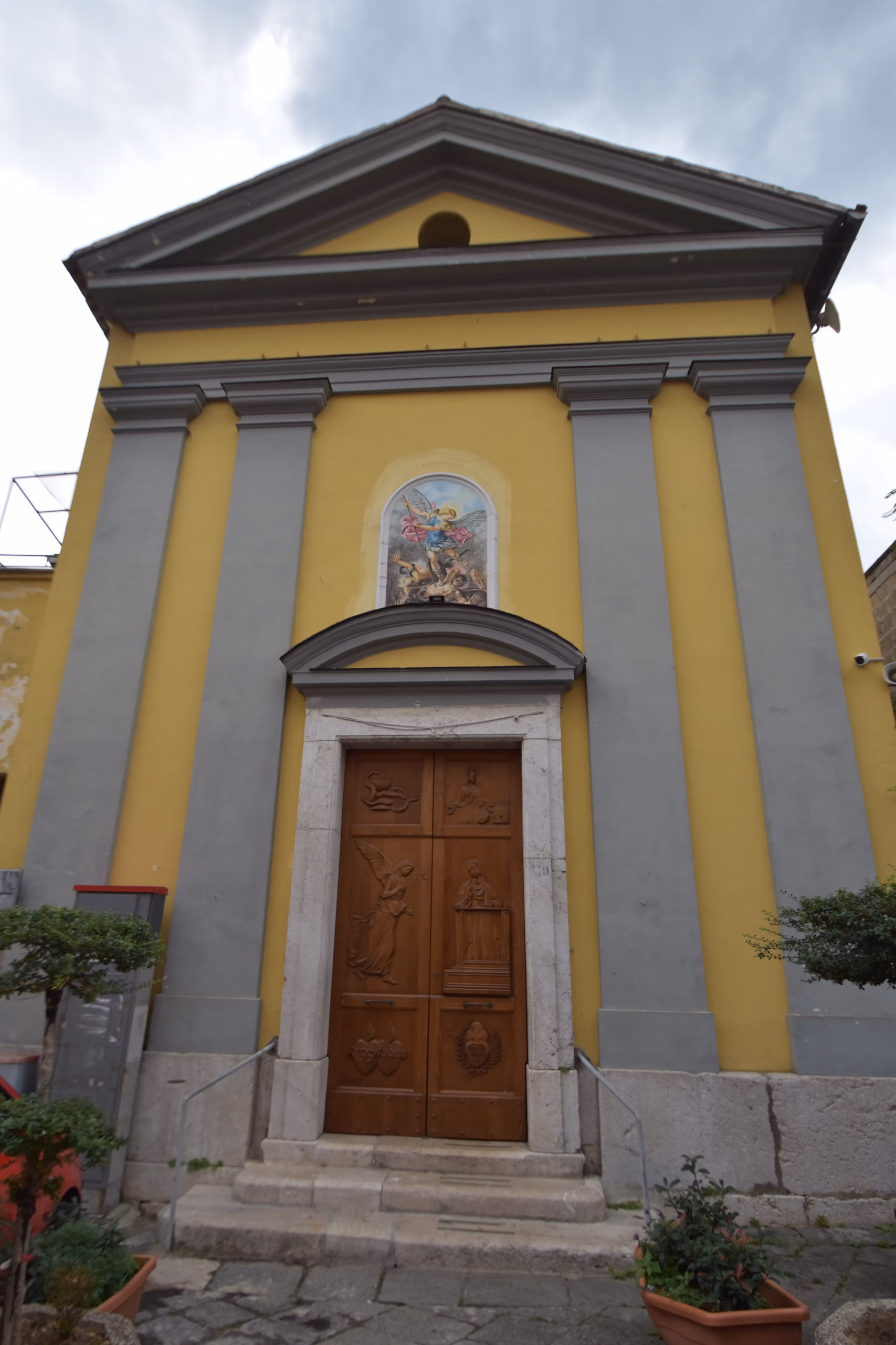 Facciata della Chiesa di San Michele Arcangelo a Serpentara